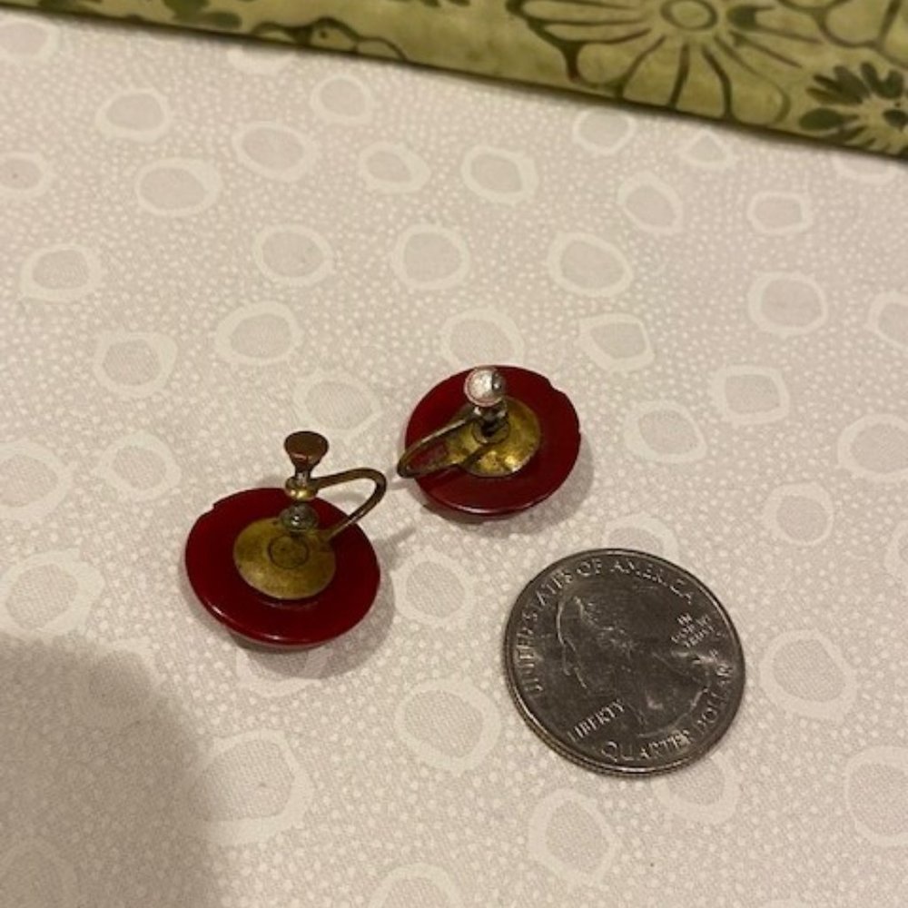 VTG BAKELITE Cherry Red Carved Button EARRINGS - Picture 6 of 9